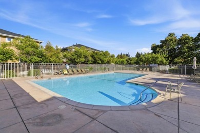Bright & Updated Townhome Style END UNIT w/ Abundant Natural - photo 31