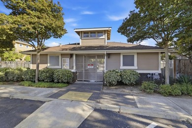 Bright & Updated Townhome Style END UNIT w/ Abundant Natural - photo 32