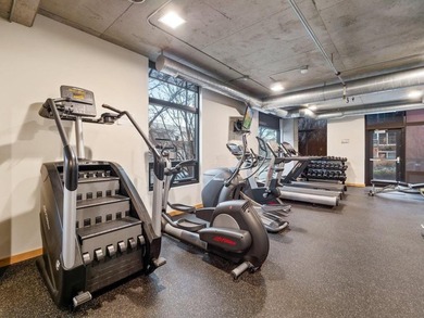 Exceptional North Loop living in a beautifully updated corner - photo 32