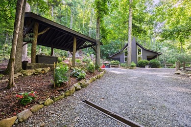 Cross Creek Cabin is one of only six houses in the neighborhood - photo 34