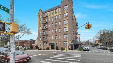 Conveniently located near Northern Blvd and the LIRR Broadway - photo 13