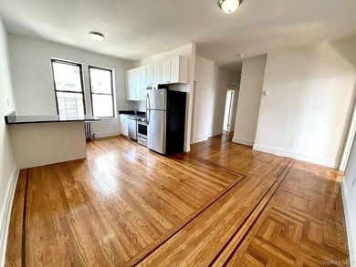Conveniently located near Northern Blvd and the LIRR Broadway - photo 14