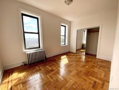 Conveniently located near Northern Blvd and the LIRR Broadway - photo 16