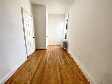 Conveniently located near Northern Blvd and the LIRR Broadway - photo 17