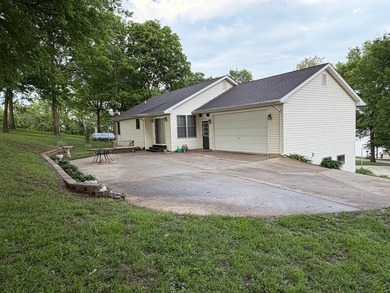 Welcome to your dream home! Nestled in a quiet neighborhood with - photo 5