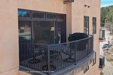 Beautiful 3-bedroom, 3.5 bath penthouse condo featuring - photo 27