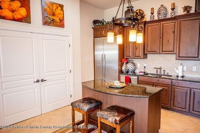Beautiful 3-bedroom, 3.5 bath penthouse condo featuring - photo 33