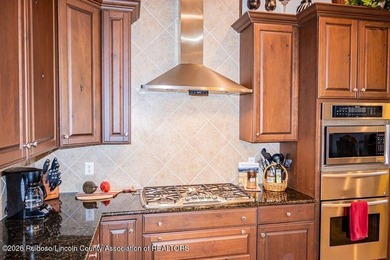Beautiful 3-bedroom, 3.5 bath penthouse condo featuring - photo 36