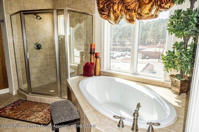 Beautiful 3-bedroom, 3.5 bath penthouse condo featuring - photo 41