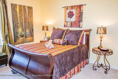 Beautiful 3-bedroom, 3.5 bath penthouse condo featuring - photo 46