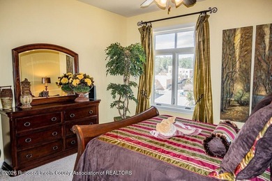 Beautiful 3-bedroom, 3.5 bath penthouse condo featuring - photo 47