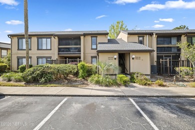 **RENOVATED**FIRST FLOOR**GREAT LOCATION** This charming - photo 1