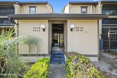 **RENOVATED**FIRST FLOOR**GREAT LOCATION** This charming - photo 7