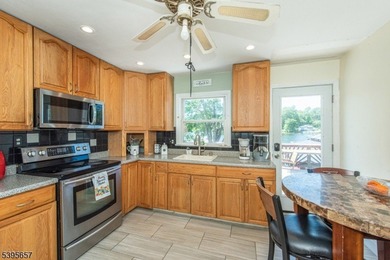 Lakefront Outdoor Entertainers Paradise! 4 Bedrooms + office, 3 - photo 12