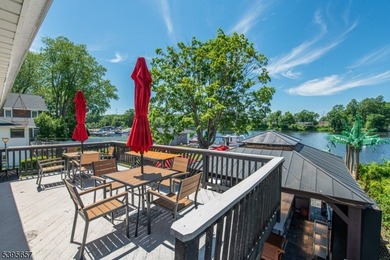 Lakefront Outdoor Entertainers Paradise! 4 Bedrooms + office, 3 - photo 14