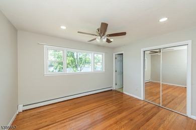 Lakefront Outdoor Entertainers Paradise! 4 Bedrooms + office, 3 - photo 15