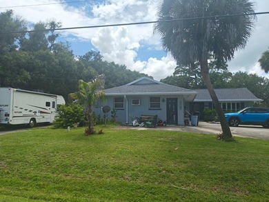 Welcome to this 3-bedroom, 2.5-bathroom pool house located in - photo 15