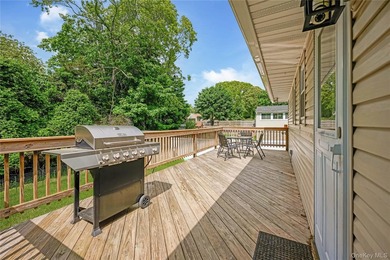 Charming, well maintained 3 bedroom ranch home situated midblock - photo 16