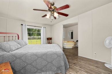 Welcome to your perfect waterfront retreat on beautiful Lake - photo 18