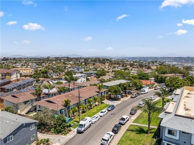 Welcome to this charming 2-bedroom, 1-bath upper-level condo - photo 18