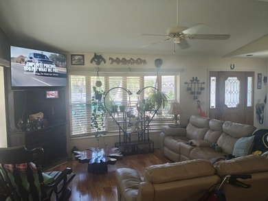 Welcome to this 3-bedroom, 2.5-bathroom pool house located in - photo 18