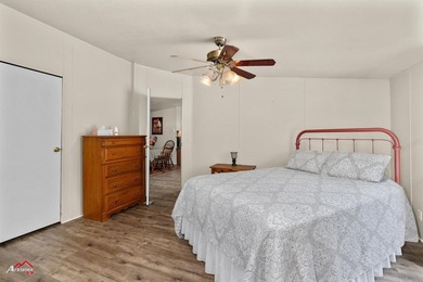 Welcome to your perfect waterfront retreat on beautiful Lake - photo 19