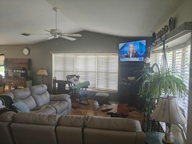 Welcome to this 3-bedroom, 2.5-bathroom pool house located in - photo 19