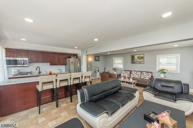 Lakefront Outdoor Entertainers Paradise! 4 Bedrooms + office, 3 - photo 21