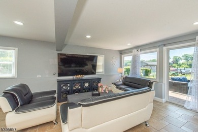 Lakefront Outdoor Entertainers Paradise! 4 Bedrooms + office, 3 - photo 22