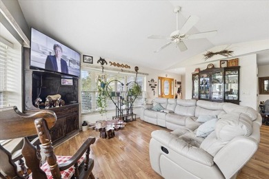 Welcome to this 3-bedroom, 2.5-bathroom pool house located in - photo 22