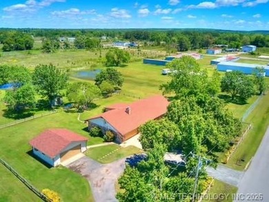 1 Mile from Belle Starr Marina! This 3-bedroom, 2-bath home - photo 4