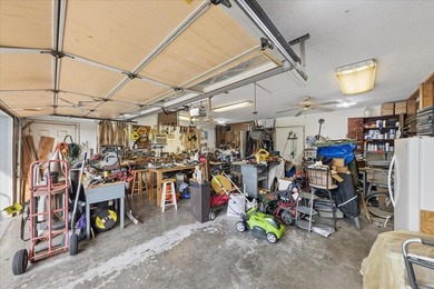 Welcome to this 3-bedroom, 2.5-bathroom pool house located in - photo 40