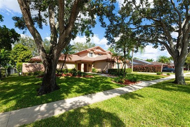 (private lake, pond, coastal) Home For Sale in Pembroke Pines Florida