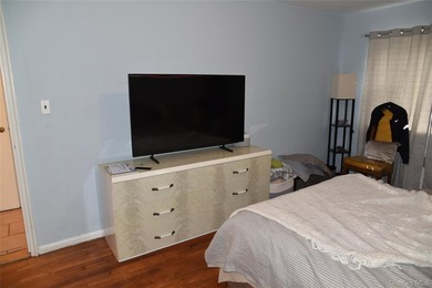 Pelham Parkway Area Two family Brick semi detached, Top floor - photo 21