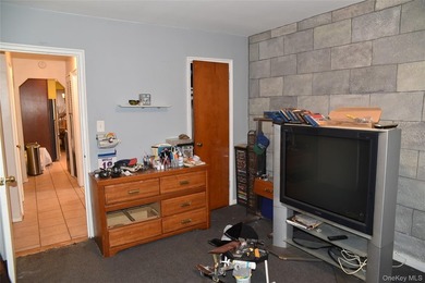 Pelham Parkway Area Two family Brick semi detached, Top floor - photo 22