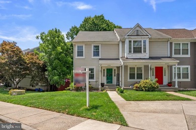 End-unit lakefront townhome in sought-after Gunners Lake Village - photo 2