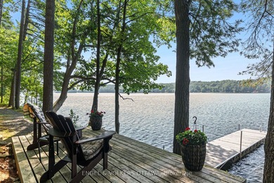 300.47 ft of waterfront property nestled on a private lane along - photo 4