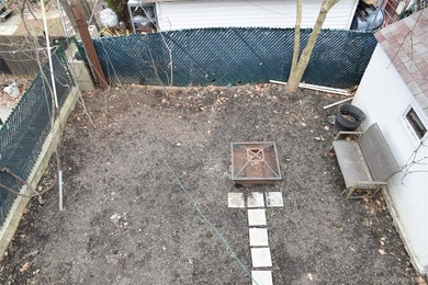 Pelham Parkway Area Two family Brick semi detached, Top floor - photo 24