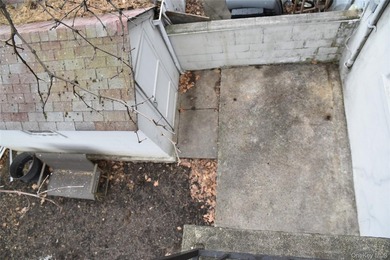 Pelham Parkway Area Two family Brick semi detached, Top floor - photo 26