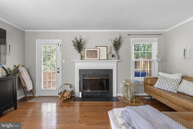 End-unit lakefront townhome in sought-after Gunners Lake Village - photo 6