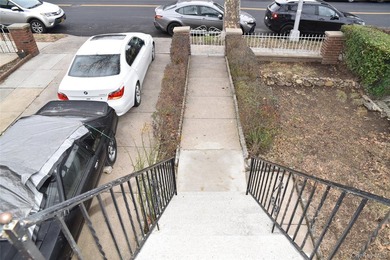 Pelham Parkway Area Two family Brick semi detached, Top floor - photo 29