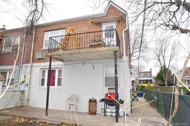 Pelham Parkway Area Two family Brick semi detached, Top floor - photo 33