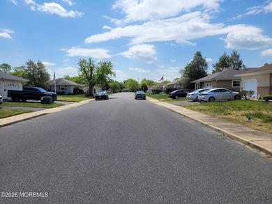 IMMEDIATE OCCUPANCY - Charming Yellowstone Model on Quiet Street - photo 8