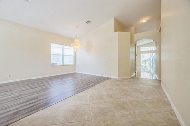 Welcome to this well-proportioned single-family residence - photo 3