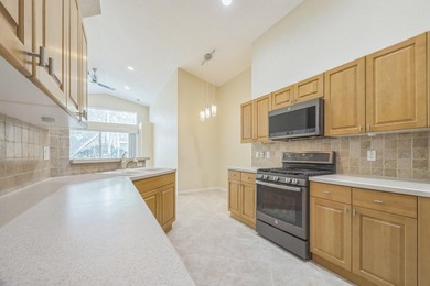 Welcome to this well-proportioned single-family residence - photo 5