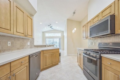 Welcome to this well-proportioned single-family residence - photo 6