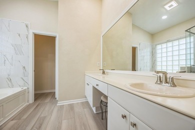 Welcome to this well-proportioned single-family residence - photo 7