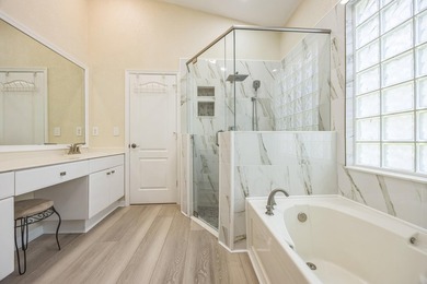 Welcome to this well-proportioned single-family residence - photo 8
