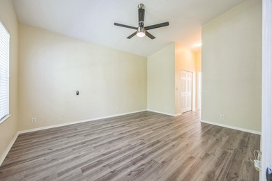 Welcome to this well-proportioned single-family residence - photo 10