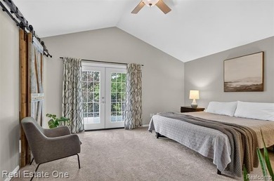 Lake Thompson access, a newly renovated kitchen, light-filled - photo 21